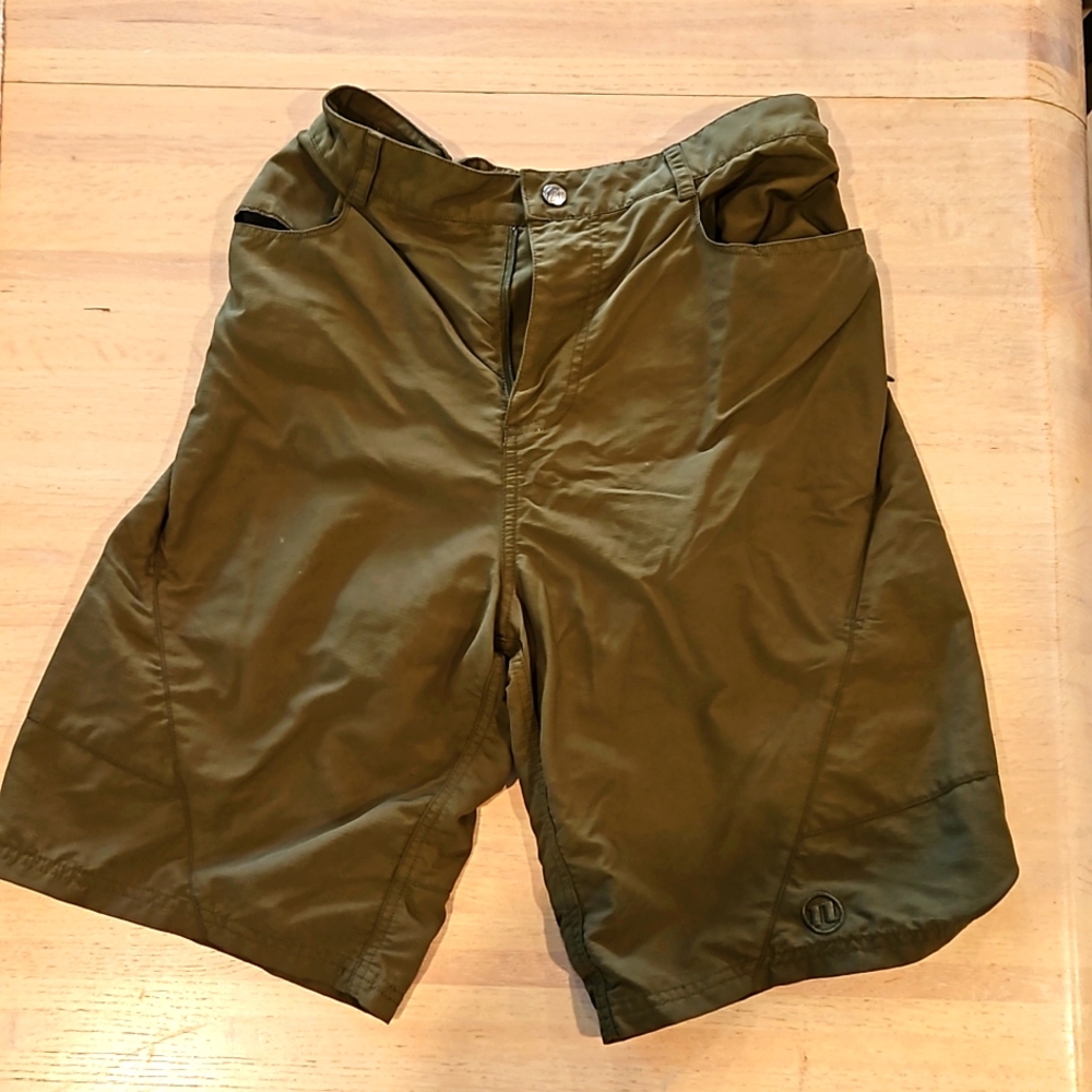 Novara Adult Small, Hunter Green, padded bike shorts